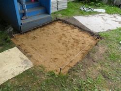 Resize of IMG_2000 Засыпаем песок. Песок сильно утрамбовываем.JPG