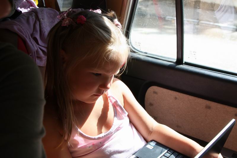 IMG_2878 Нетбук и мультики спасали нас от Танюшки ))).jpg