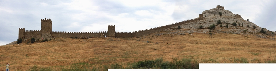 Resize of IMG_3544 Панорама Судакской крепости (Слева направо Угловая, Консульская, Георгиевская, Верхняя безымянная цитадели).jpg