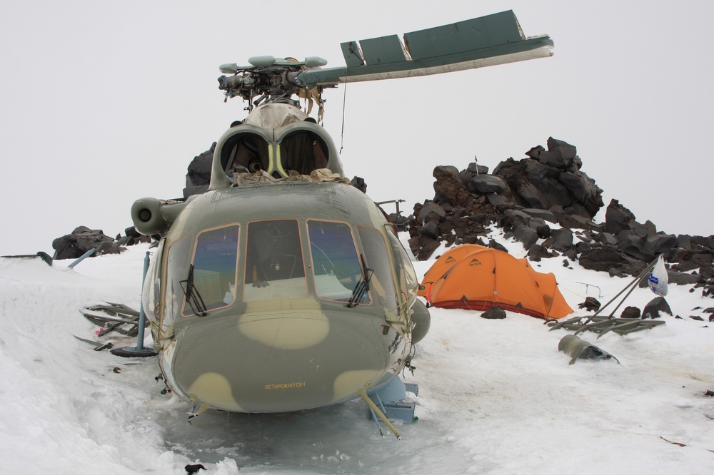 IMG_2707 За Ми-8 спрятались туристы.JPG