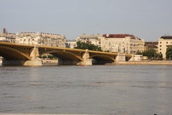 Resize of IMG_6239 спроектирован французским инженером Эрнестом Гуэном, и сооружён его строительной компанией Maison Ernest Gouin в 1872—1876 гг.JPG