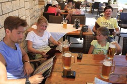 Resize of IMG_6570 И вот мы в ресторанчике на берегу моря.JPG