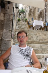 Resize of IMG_7500 Мы остановились на улице, где много кафешек, пообедать.JPG