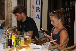 Resize of IMG_7516 И все сразу достали свои гаджеты и давай серфить  в инете.JPG