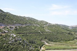Resize of IMG_7121 Дорогу прорубают прямо в скалах.JPG