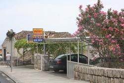 Resize of IMG_7346 Апартаментов сдается много- город явно туристический.JPG
